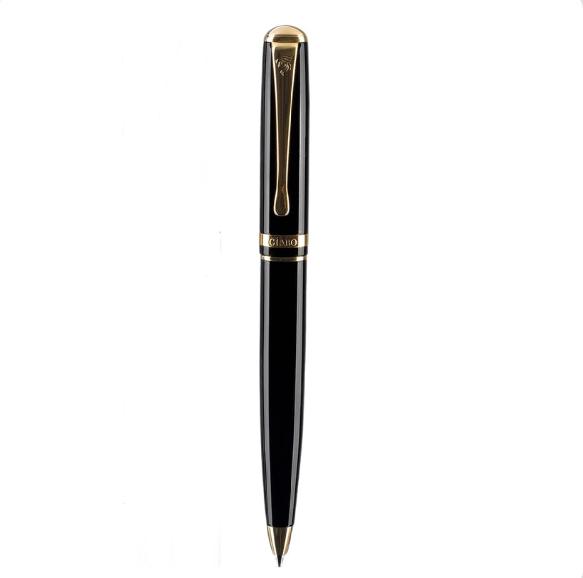Gíabo Daichi Kugelschreiber in Schwarz und Gold ohne Etui auf weißem Hintergrund