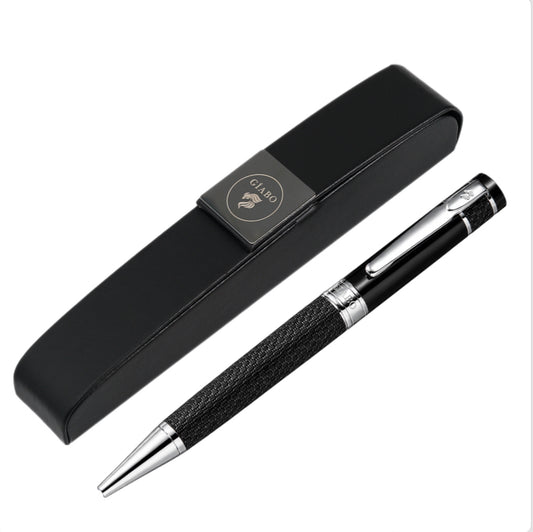 Gíabo Mokuzai Kugelschreiber in Schwarz und Silber mit Etui auf hellem Hintergrund